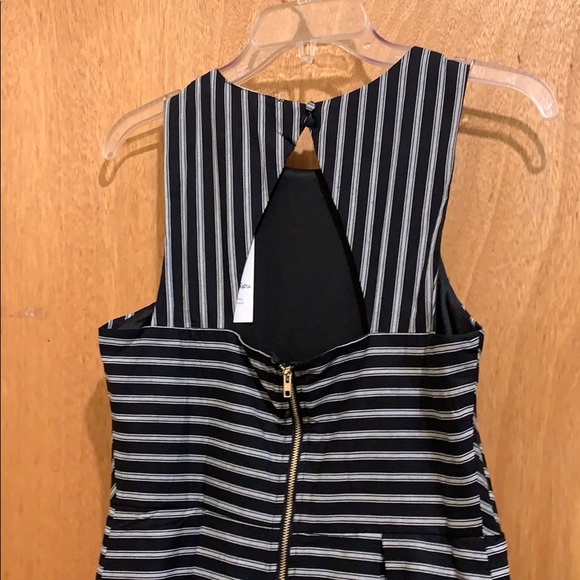 Women’s dress size Small - Picture 7 of 8